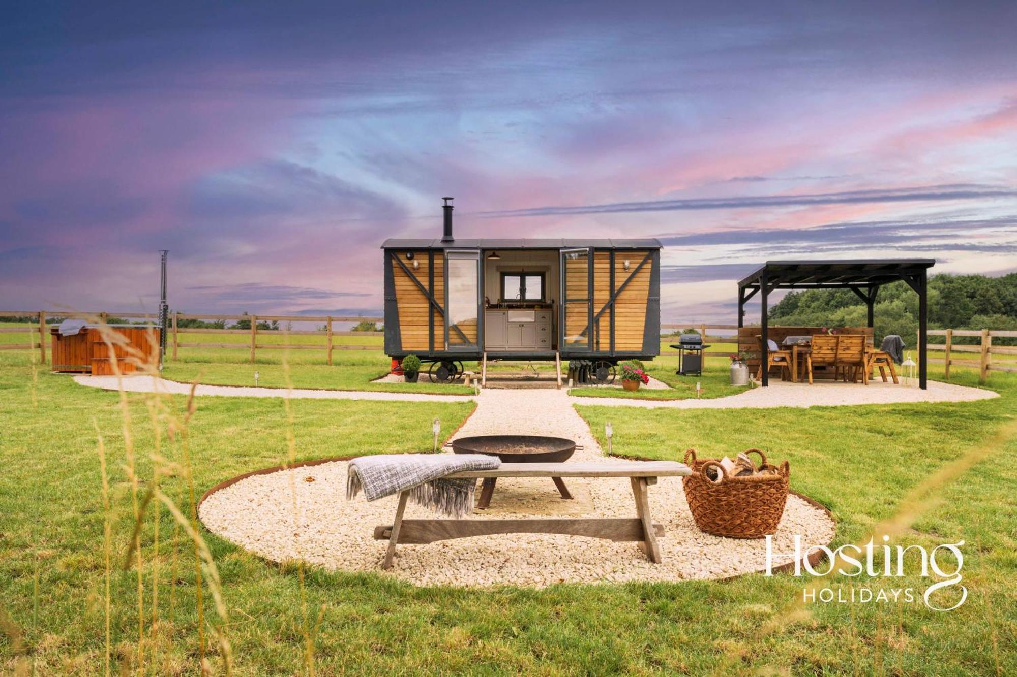 One Of A Kind Shepherds Hut With Incredible Views Villa Thame Exterior photo